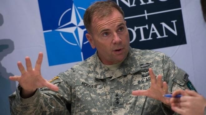 Бившият командващ сухопътните сили на САЩ в Европа 2014 2017 г