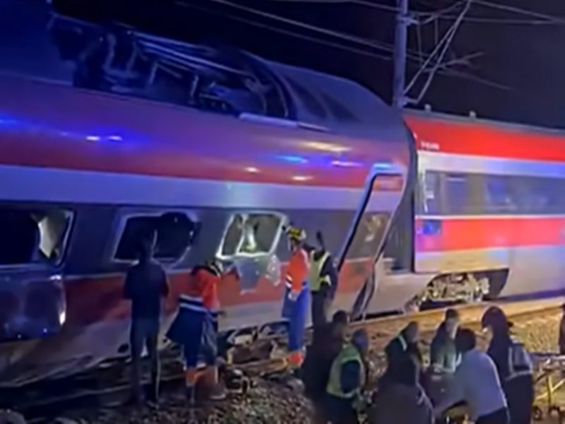 Тежка железопътна катастрофа е станала в Южна Испания след като