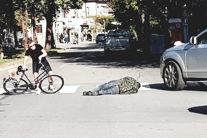 Джигит помете с колата си дете с колело във Видинско