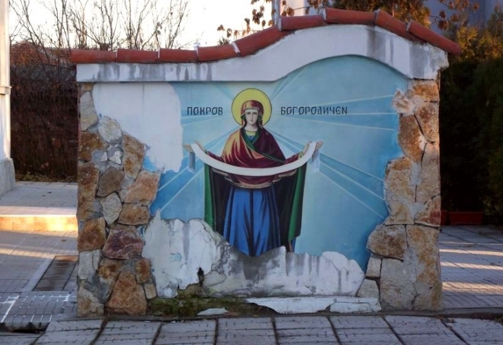 Църквата празнува днес Покров на Пресвета Богородица В повечето славянски