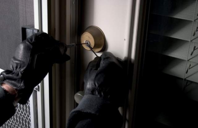 Задържаха крадец обрал къщата във врачанското село Вировско съобщиха от