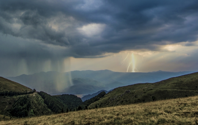 Атмосферното налягане ще се понижи ще е по ниско от средното