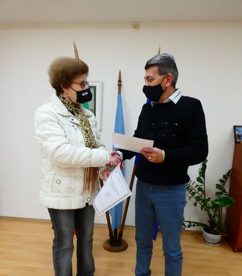 Благотворителен базар в Лом събра 2000 лв. за читалищни дейци /снимка/