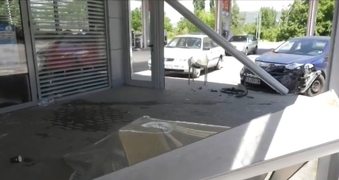 Друг е виновникът за катастрофата при която младеж се вряза