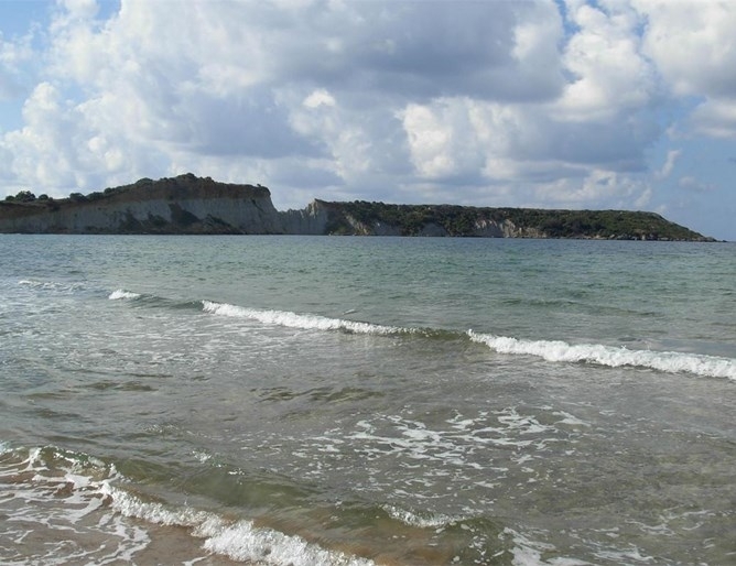 Забранено е влизането през нощта на три известни плажа в