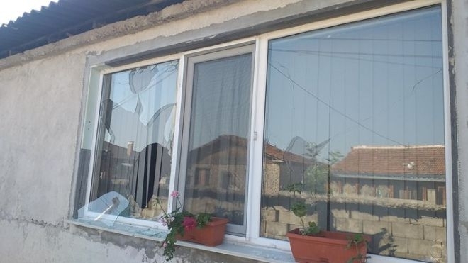 Екшън в Северозапада! Млад варненец потроши къщата на мащехата си в Монтанско, разследват случая
