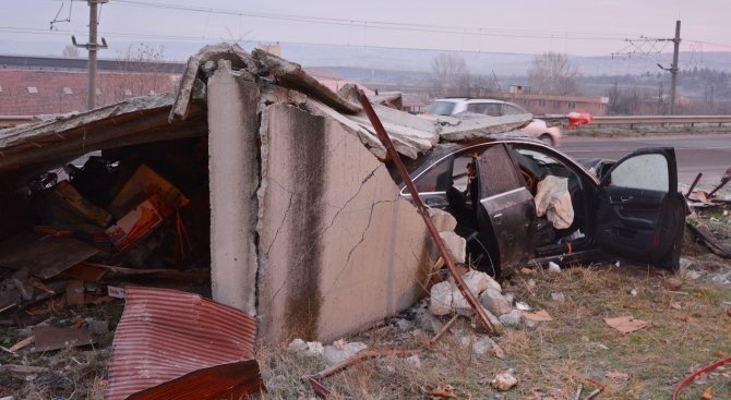 Шестима души са загинали при автомобилни катастрофи през изминалото денонощие