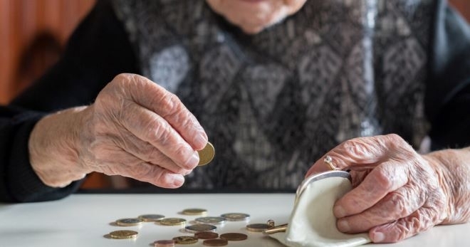 Над 300 хиляди пенсии на работещи пенсионери ще бъдат служебно