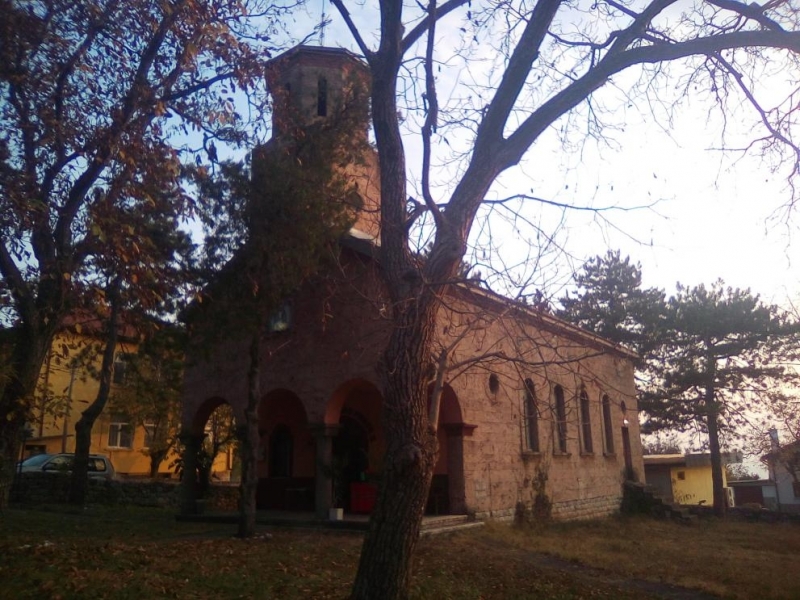 Полицаи са арестували млад мъж заради кражба и нанасяне на