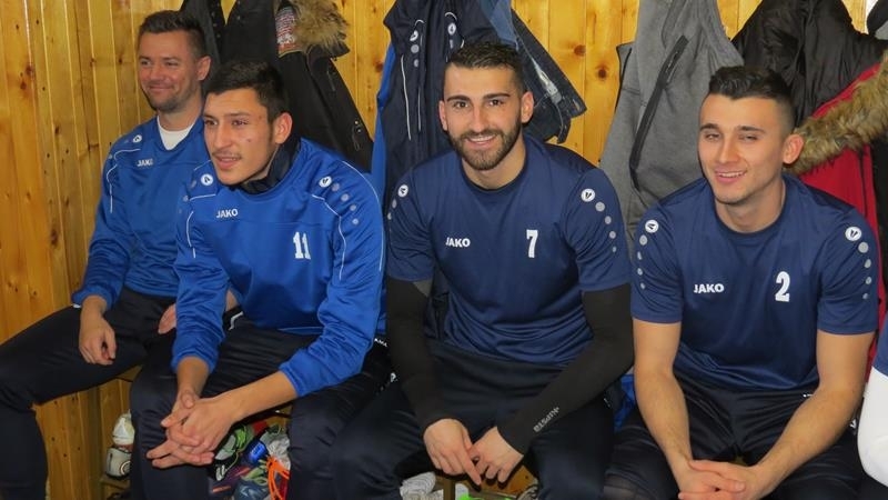 23 годишният защитник на Монтана Васил Попов крайният вдясно е контузен