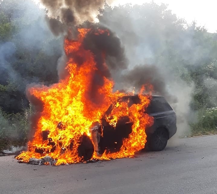 Популярен врачански бизнесмен едва не изгоря в своя джип научи