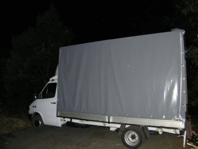 Млада жена и мъж от Сирия открили варненски полицаи при