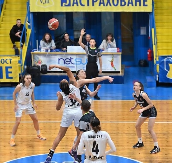 Отборът на Рилски спортист развали коледното настроение в Монтана след