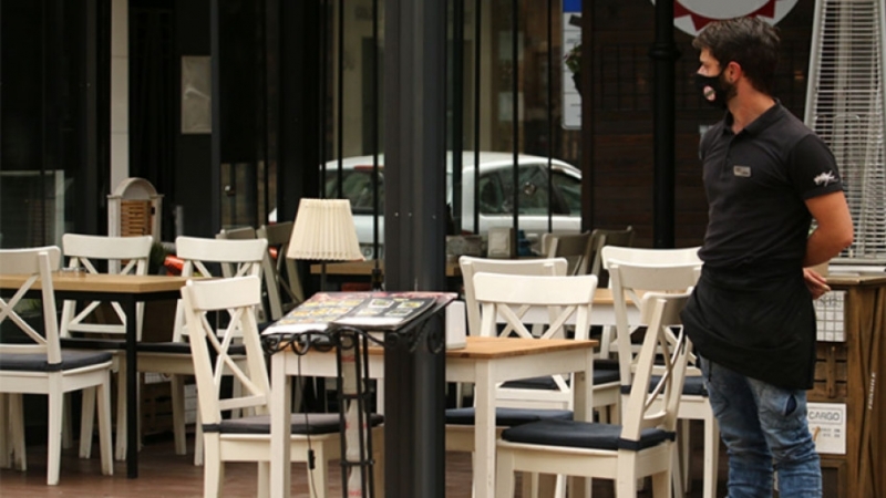 От днес заведенията в столицата вече работят без вечерен час