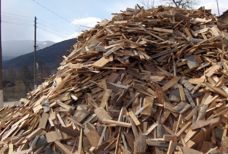 Екоинспекцията във Враца скастри местна фирма нереглементирано изгаряне на мебели