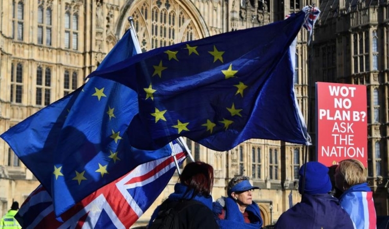 Британският премиер Тереза Мей обмисля план при който излизането от ЕС ще