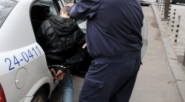 Полицаи са задържали непълнолетен за притежание на наркотици във Видин