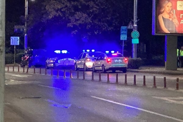 Полицаи тарашиха колата и апартамента на мъж от Белоградчик, намериха близо 70 плика наркотици