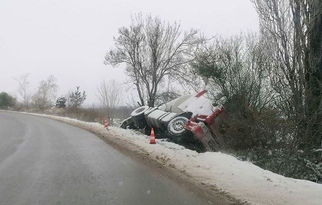 Цистерна с турска регистрация е катастрофирала на главен път Е 79
