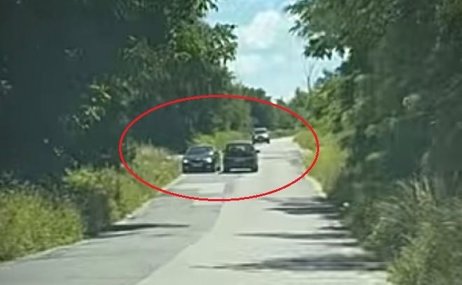 Полудял шофьор подкара колата си в насрещното на път във