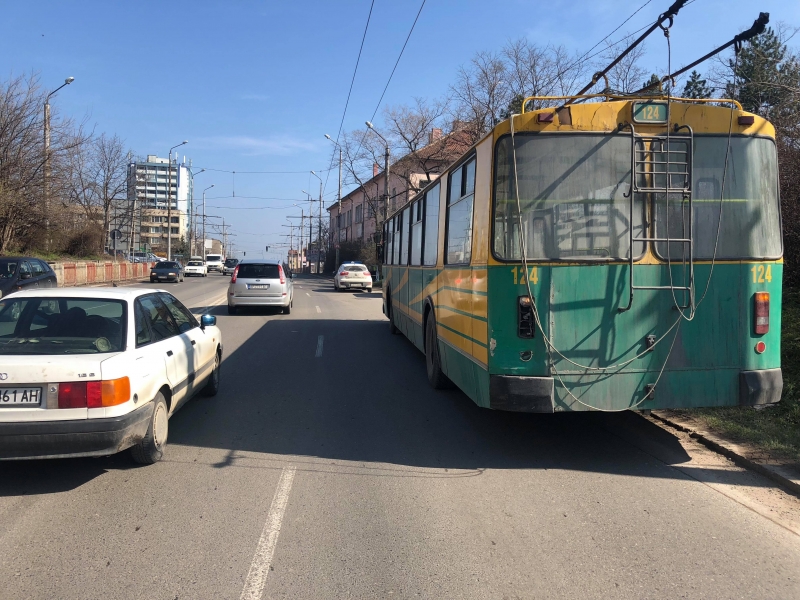 Катастрофа между тролей и лека кола е станала на бул