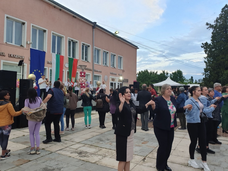 Миналата вечер жителите и гостите на село Борован отпразнуваха традиционния