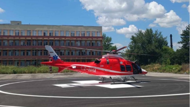 Първи опит: Хеликоптер кацна успешно на площадката в МБАЛ “Д-р Стамен Илиев” в Монтана /снимки/