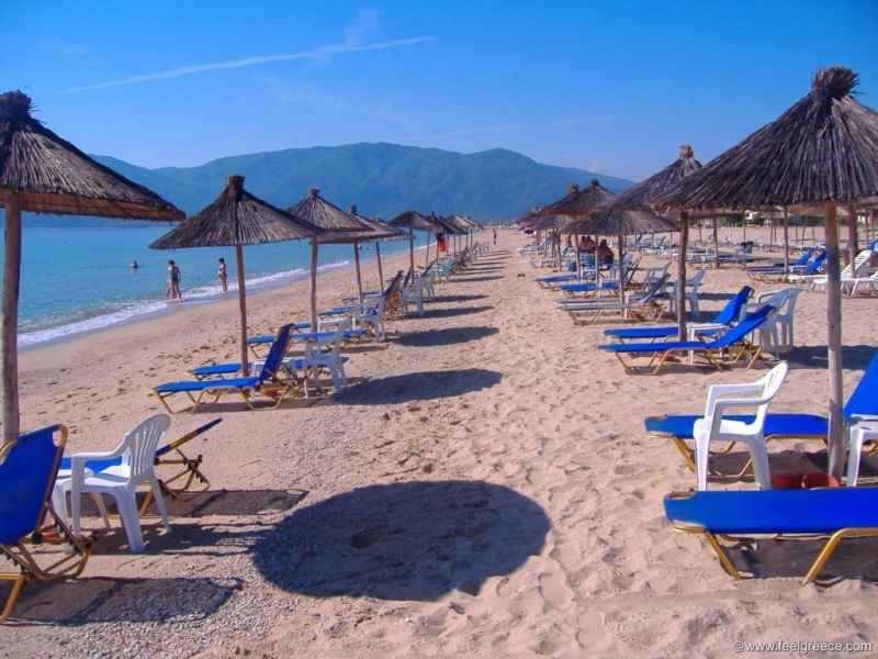 Летният туристически сезон в Гърция започва постепенно да се открива