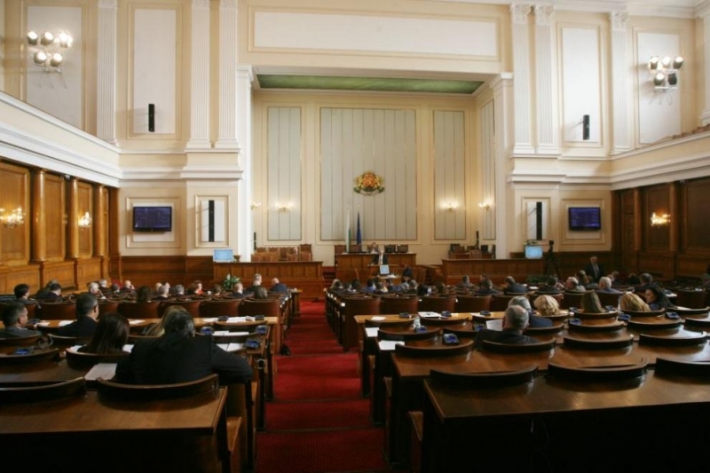 На първо четене: НС одобри изграждането на държавни бензиностанции