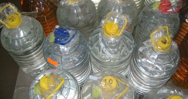 Мобилен екип на Митница Лом откри 347 литра нелегален алкохол