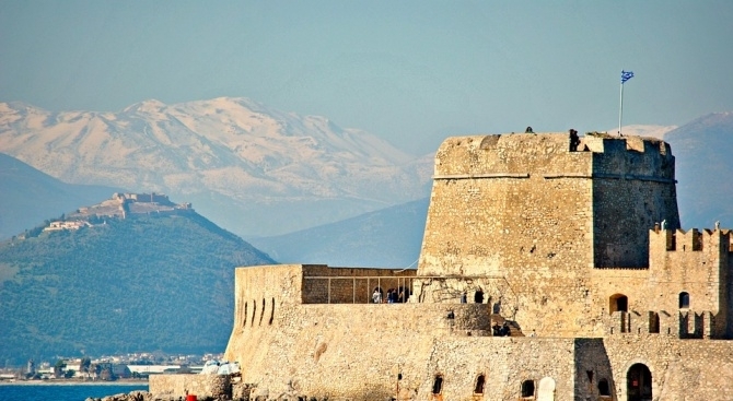 Сняг покри високите части на планината Олимп Средиземноморският циклон според