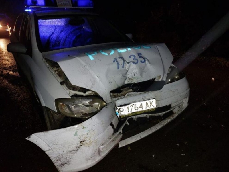 20 годишен шофьор без книжка предизвика катастрофа с патрулка след гонка в Разград съобщиха от