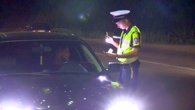 Полицаи хванаха пиян шофьор да управлява колата си във врачанското