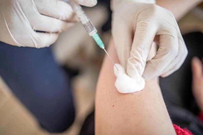 Турция започна да прилага пета доза ваксина срещу COVID-19 за