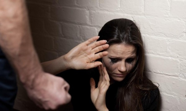 Рецидивист от Врачанско пребил брутално жена си побърка полицията с