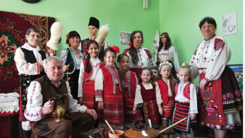Изложба с българска шевица откриха в село Зверино Експозицията е подредена