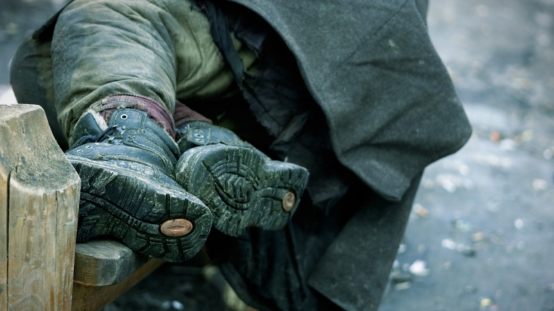 Двама бездомни мъже бяха залети с леснозапалимо вещество и запалени