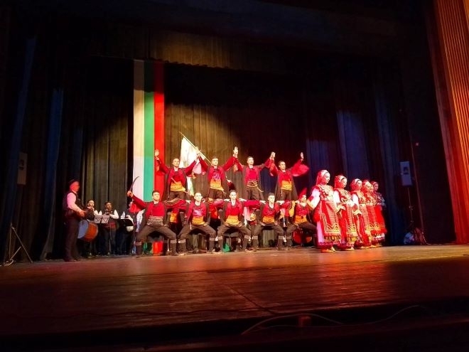 Житeлитe нa Moнтaнa ce cъбpaxa нa цeнтpaлния плoщaд Жepавицa зa