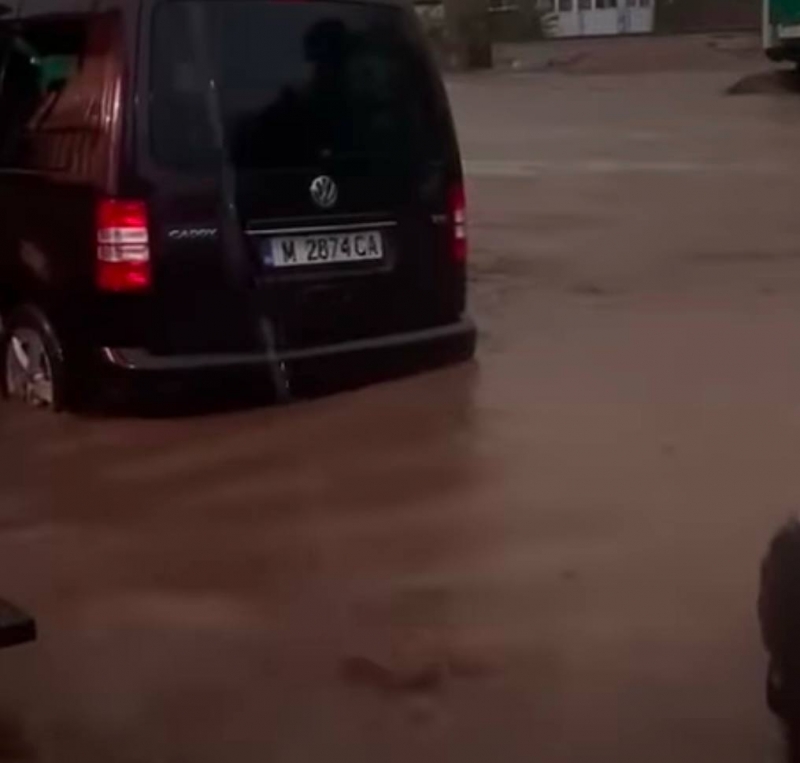 Проливен дъжд с гръмотевици и градушка удари Монтанско Най тежко засегнати са