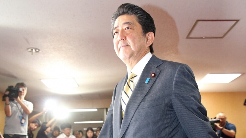 Всички членове на японското правителство връчиха оставките си на премиера