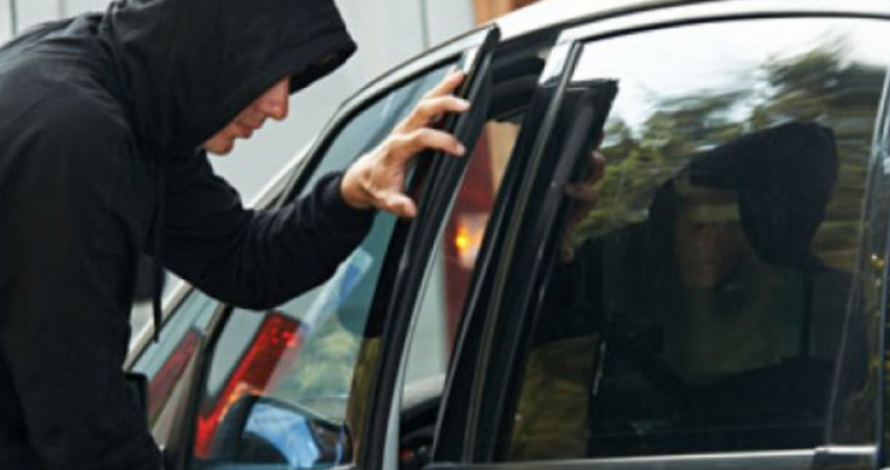 Софиянец задигна кола от двора на къща във Врачанско съобщиха