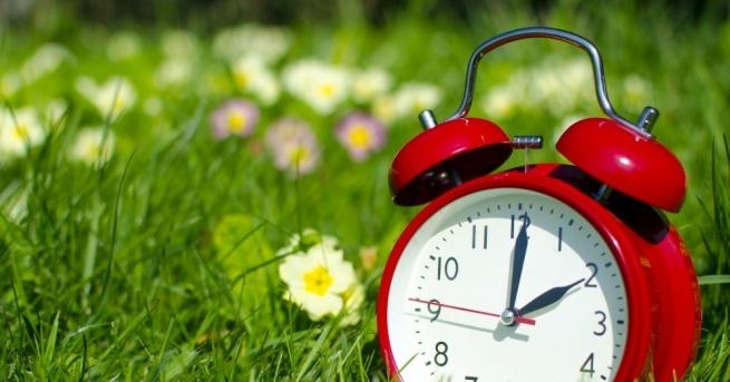 Тази нощ преминахме към лятното часово време Часовниците трябваше да