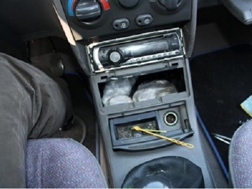Полицията е открила канабис в тайник на кола във врачанското