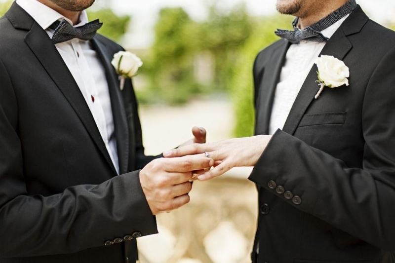 Токио започна от днес да издава сертификати за партньорство на еднополови двойки