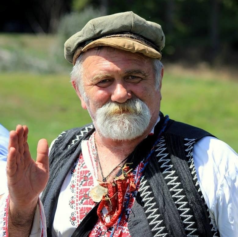 Популярният врачански хуморист и зевзек Цветан Дочев известен като Дедо Скръц