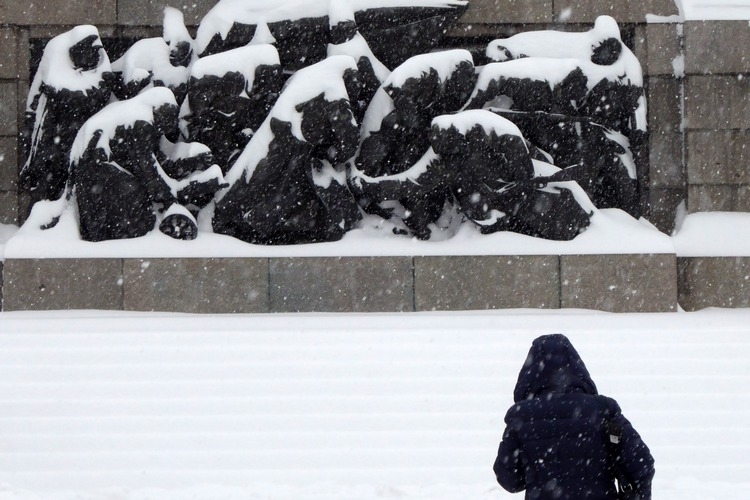 Студено време сняг и ураганен вятър се очакват в страната