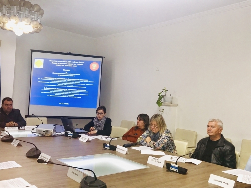 Областният управител Малина Николова откри заседанието на Областната комисия по