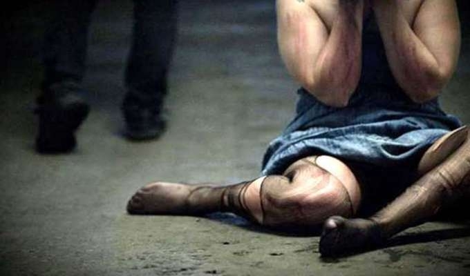 Задържаха четирима души за изнасилване съобщиха от пресцентъра на прокуратурата