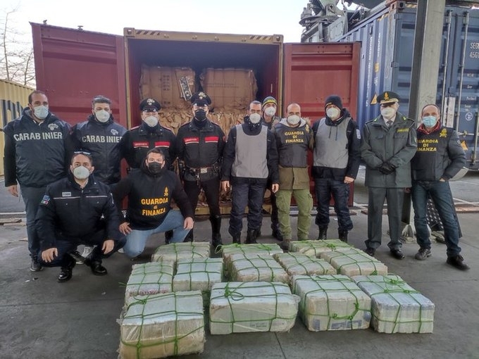 Италианската полиция конфискува кокаин с висока чистота за милиони евро