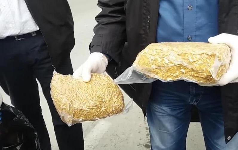 Полицаи и митничари са открили голямо количество нелегален тютюн в